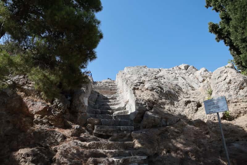 アレオパゴスの丘へ登る階段